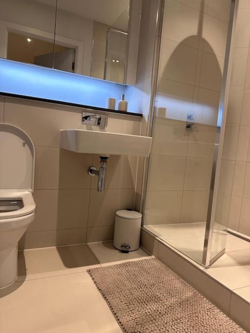 Stylish 2 Bedroom Apartment マンチェスター エクステリア 写真